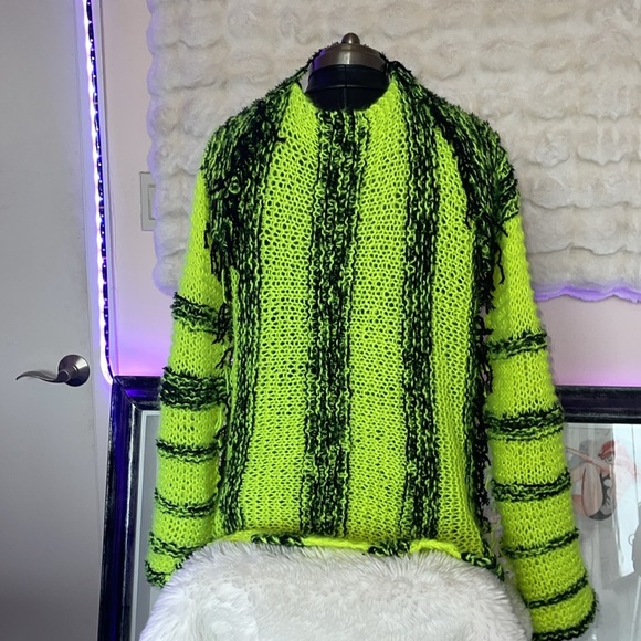 HANDCRAFTED Vibrant Green and Black Women's Sweater polyester wool blend NWT - Picture 4 of 15